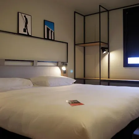 Ibis Petite Camargue 3* לונל