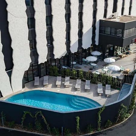 Ibis Petite Camargue מלון 3*