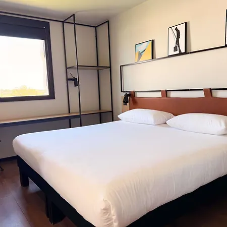 Ibis Petite Camargue מלון