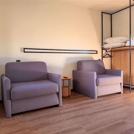 Ibis Petite Camargue 3* לונל