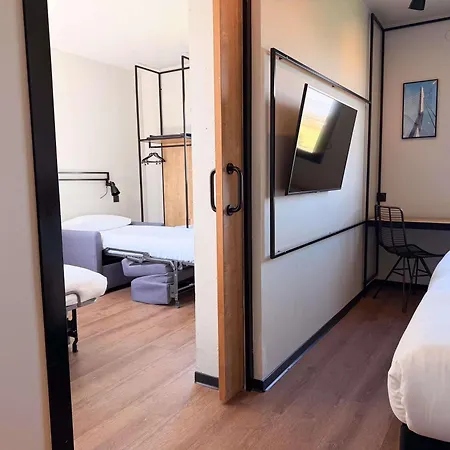 Ibis Petite Camargue 3* לונל